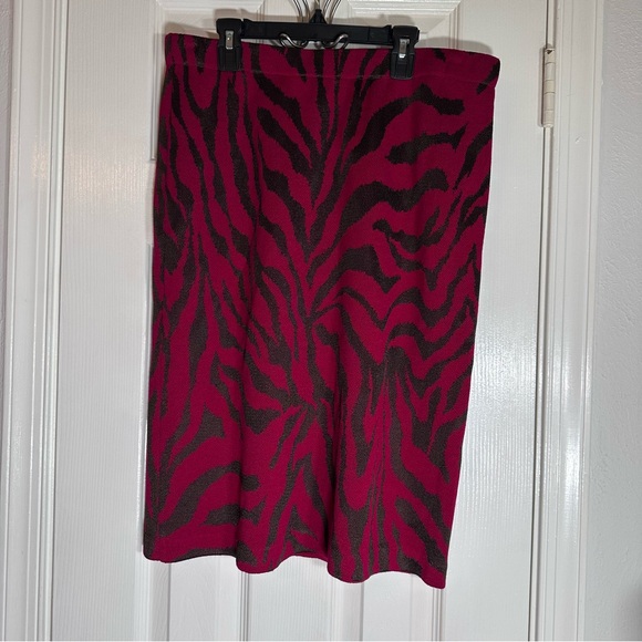 ST. JOHN Women’s 2Pcs Dress Knit Suit, Animal Print, Size 12, Jacket Skirt Set - Picture 8 of 9